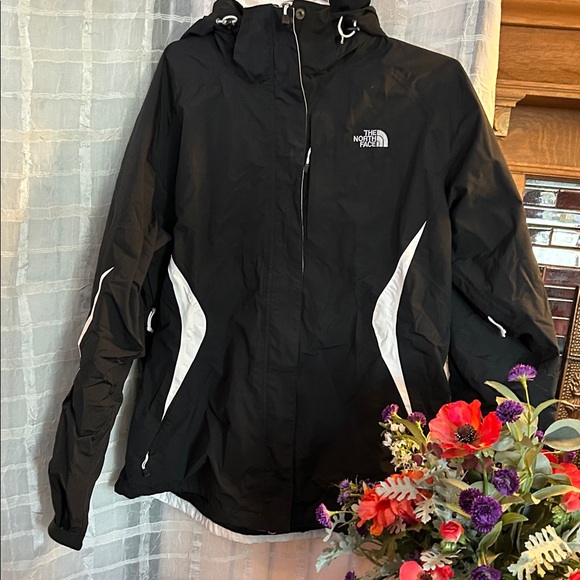 The North Face Women's Black and White Snow Jacket - Picture 1 of 15
